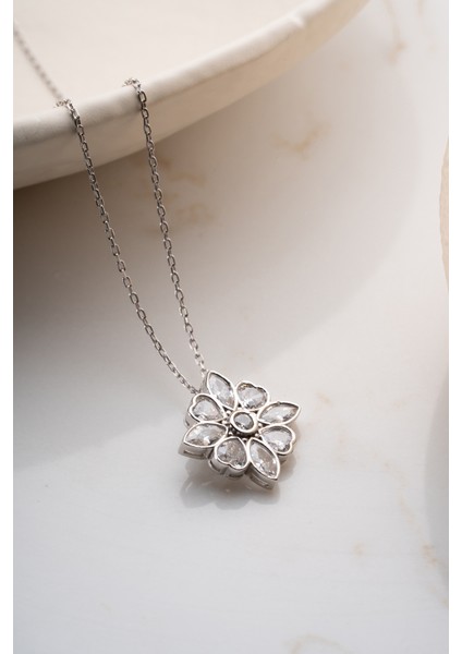 925 Ayar Gümüş Manolya Çiçeği Kolye indirimleri
