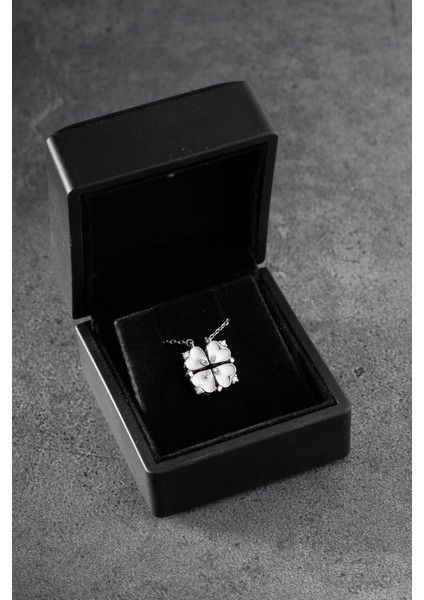 925 Ayar Gümüş Işıklı Kutuda Mıknatıslı Yonca Kolye