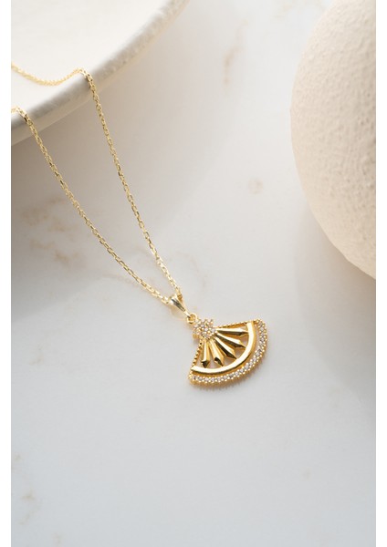 925 Ayar Gümüş Işıklı Kutuda Trende Model Kolye