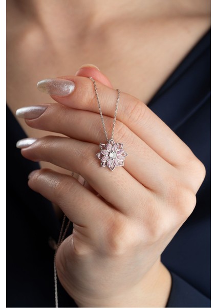 925 Ayar Gümüş Işıklı Kutuda Lotus Çiçeği Kolye fiyatları