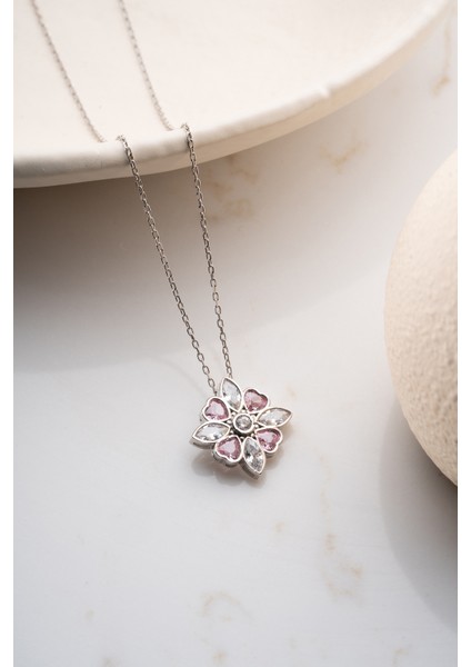 925 Ayar Gümüş Pembe Taşlı Manolya Çiçeği Kolye fırsatları