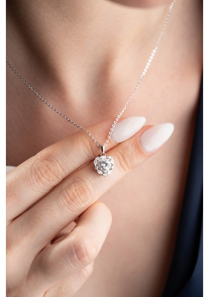 925 Ayar Gümüş Baget Detay Zirkon Taşlı Kalp Kolye