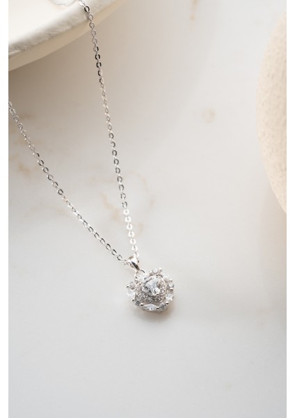 925 Ayar Gümüş Baget Detay Zirkon Taşlı Kalp Kolye fırsatları