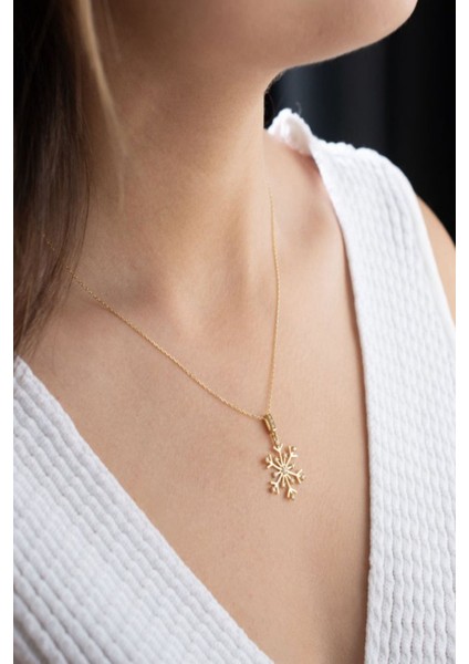 925 Ayar Gümüş Buzlu Taşlı Kartanesi Kolye fırsatları