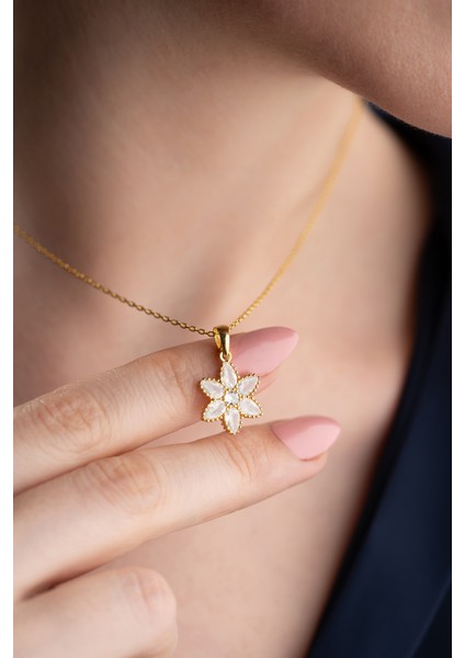 925 Ayar Gümüş Nergis Çiçeği Gold Kolye fiyatları