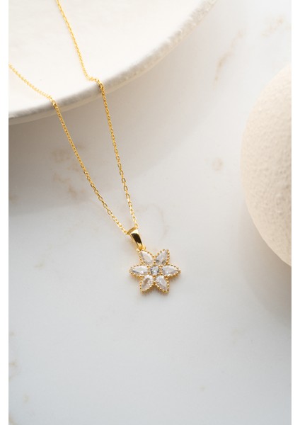 925 Ayar Gümüş Nergis Çiçeği Gold Kolye fırsatları