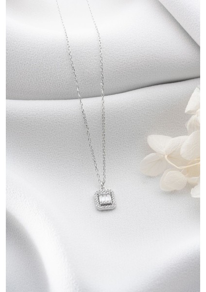 925 Ayar Gümüş Baget Taşlı Kolye