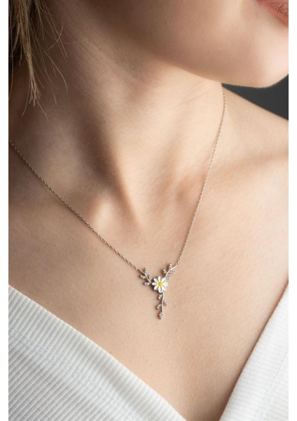 925 Ayar Gümüş Daldaki Papatya Kolye