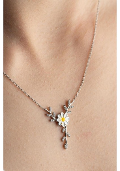 925 Ayar Gümüş Daldaki Papatya Kolye