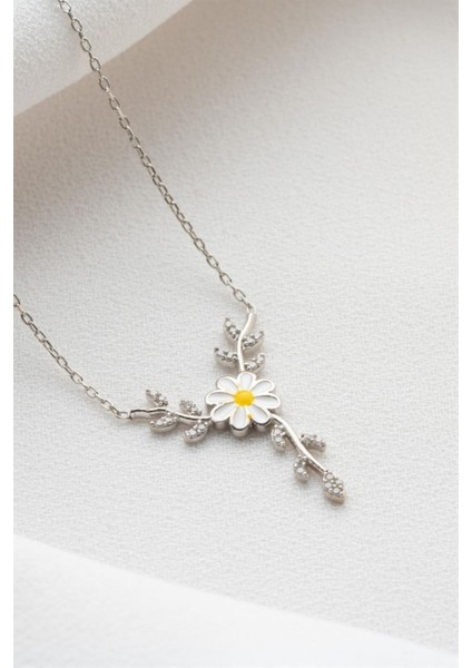 925 Ayar Gümüş Daldaki Papatya Kolye