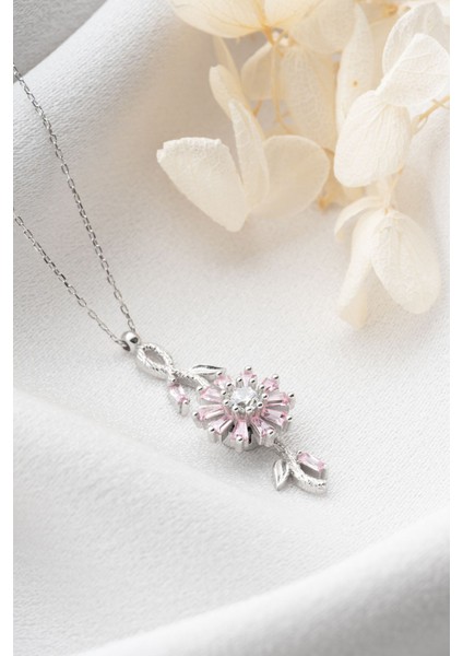 925 Ayar Gümüş Dönen Çiçek Kolye fırsatları