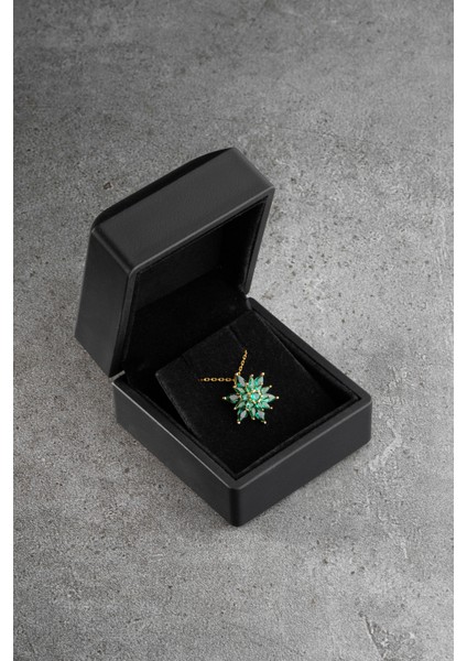 925 Ayar Gümüş Işıklı Kutuda Lotus Kolye