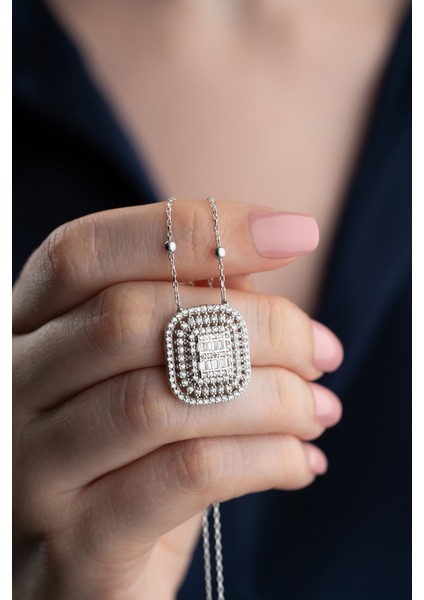 925 Ayar Gümüş Işıklı Kutuda Baget Kolye fiyatları