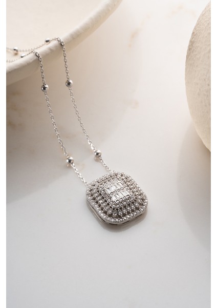 925 Ayar Gümüş Işıklı Kutuda Baget Kolye indirimleri