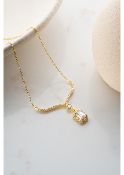 925 Ayar Gümüş Işıklı Kutuda Gold Baget Kolye fırsatları