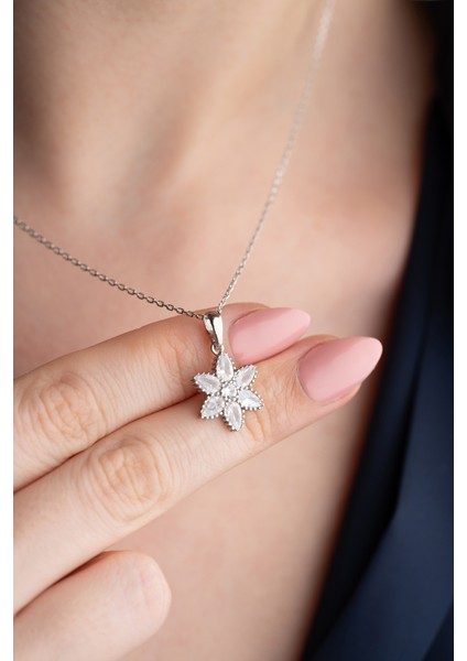 925 Ayar Gümüş Işıklı Kutuda Nergis Çiçeği Kolye fiyatları