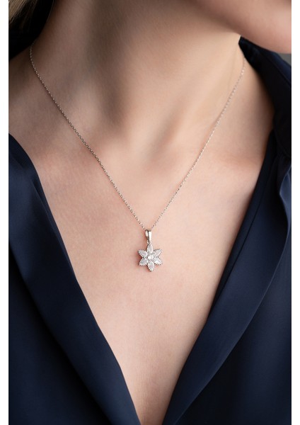 925 Ayar Gümüş Işıklı Kutuda Nergis Çiçeği Kolye fırsatları