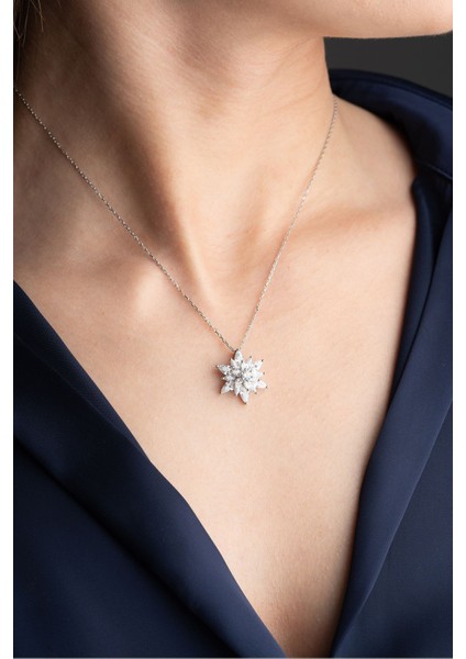 925 Ayar Gümüş Işıklı Kutuda Buzlu Lotus Çiçeği Kolye modelleri