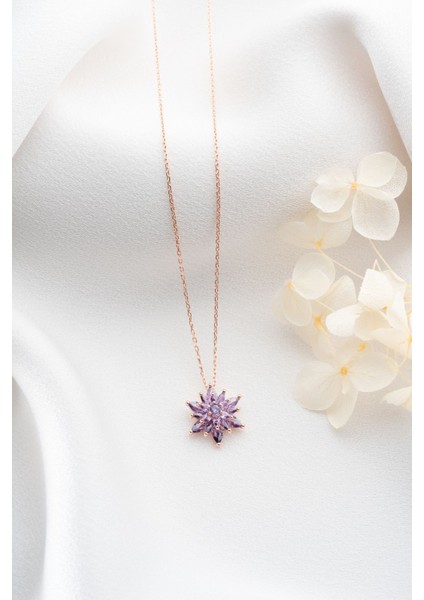 925 Ayar Gümüş Işıklı Kutuda Buzlu Mor Lotus Çiçeği Kolye fırsatları