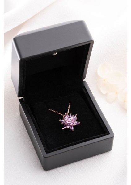 925 Ayar Gümüş Işıklı Kutuda Buzlu Mor Lotus Çiçeği Kolye indirimleri