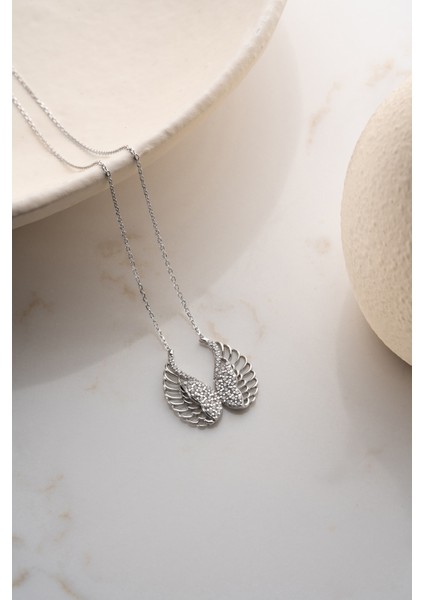 925 Ayar Gümüş Işıklı Kutuda Kelebekli Kanat Kolye