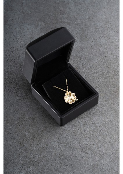 925 Ayar Gümüş Işıklı Kutuda Yonca Kolye