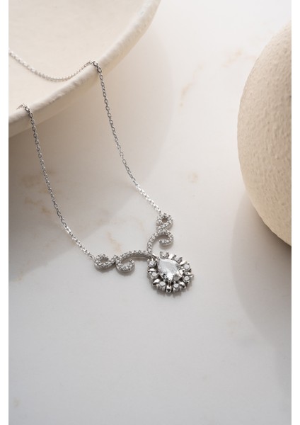 925 Ayar Gümüş Işıklı Kutuda Elmas Model Kolye indirimleri