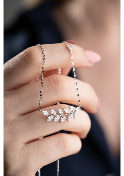 925 Ayar Gümüş Işıklı Kutuda Yaprak Kolye fiyatları