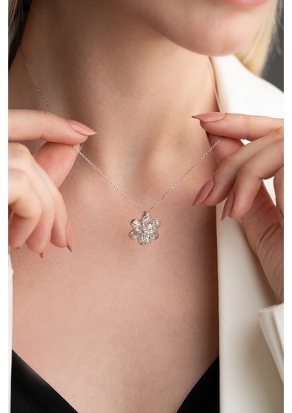 925 Ayar Gümüş Işıklı Kutuda Beyaz Taşlı Katmanlı Lotus Kolye fırsatları