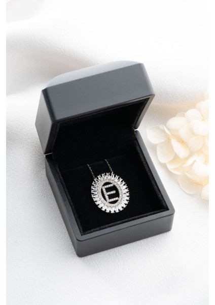 925 Ayar Gümüş Işıklı Kutuda Zirkon Taşlı Harf Kolye