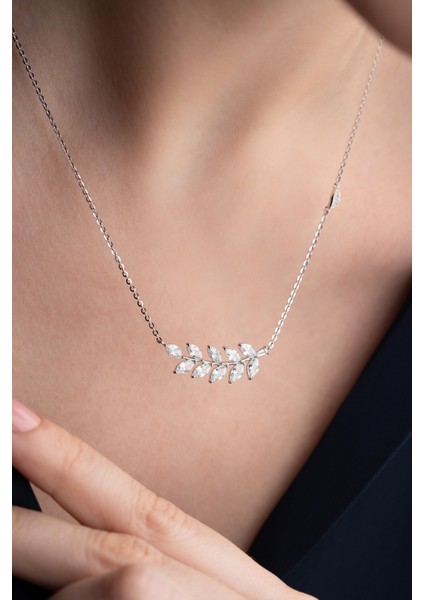 925 Ayar Gümüş Işıklı Kutuda Yaprak Kolye modelleri