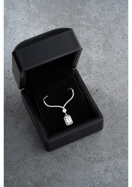 925 Ayar Işıklı Kutuda Baget Kolye