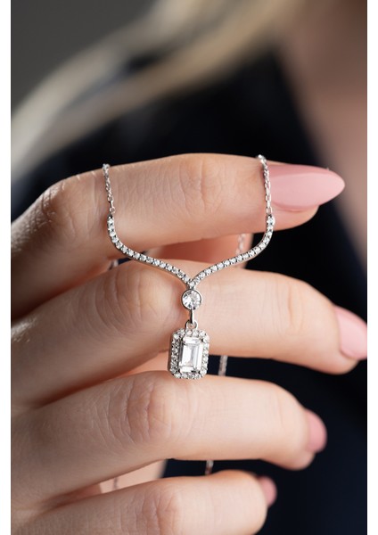 925 Ayar Işıklı Kutuda Baget Kolye fiyatları