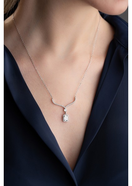 925 Ayar Işıklı Kutuda Baget Kolye fırsatları