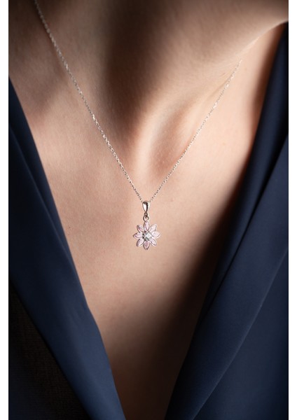 925 Ayar Gümüş Işıklı Kutu Pembe Taşlı Lotus Kolye fırsatları