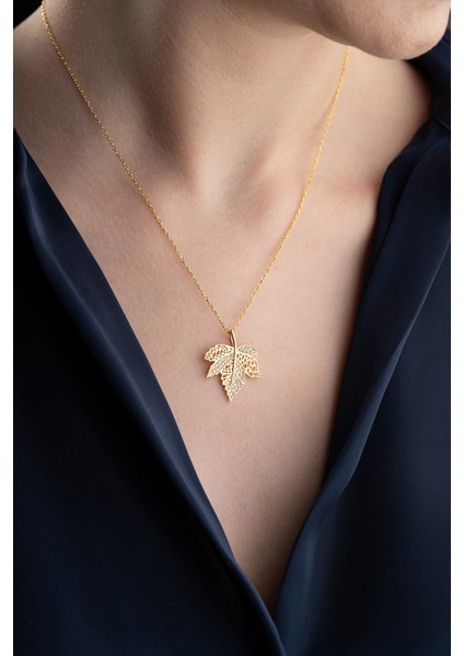 925 Ayar Gümüş Işıklı Kutuda Çınar Yaparğı Kolye fırsatları