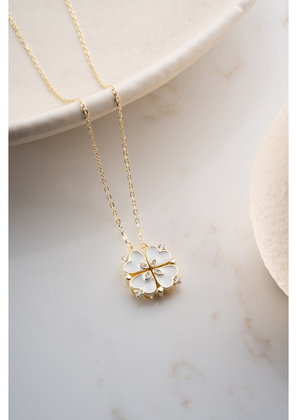 925 Ayar Gümüş Işıklı Kutuda Mıknatıslı Yonca Kolye