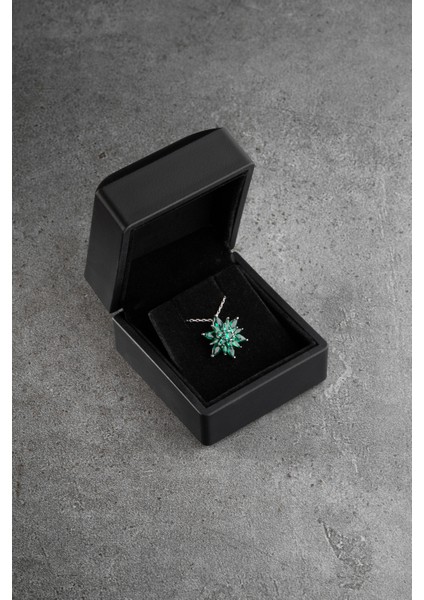 925 Ayar Gümüş Işıklı Kutuda Lotus Kolye