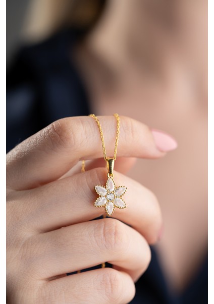 925 Ayar Gümüş Işıklı Kutuda Nergis Çiçeği Kolye modelleri