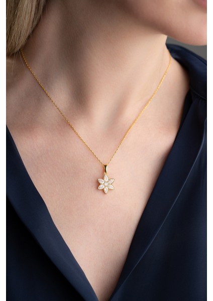 925 Ayar Gümüş Işıklı Kutuda Nergis Çiçeği Kolye fırsatları