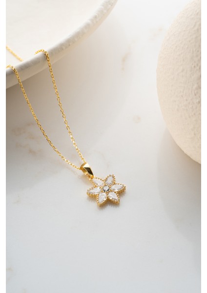 925 Ayar Gümüş Işıklı Kutuda Nergis Çiçeği Kolye