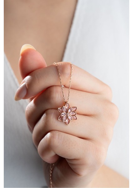 925 Ayar Gümüş Işıklı Kutuda Pembe Lotus Çiçeği Kolye fiyatları