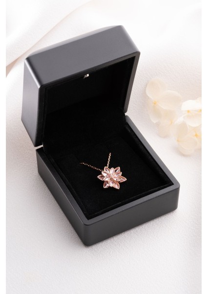 925 Ayar Gümüş Işıklı Kutuda Pembe Lotus Çiçeği Kolye indirimleri