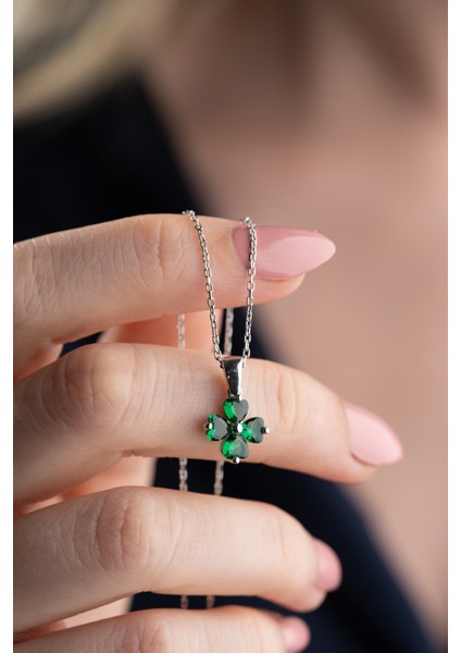 925 Ayar Gümüş Işıklı Kutuda Yeşil Yonca Kolye fiyatları