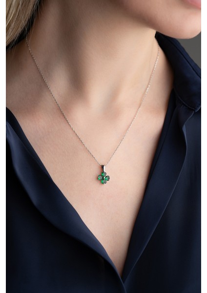 925 Ayar Gümüş Işıklı Kutuda Yeşil Yonca Kolye indirimleri