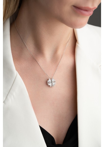 925 Ayar Gümüş Işıklı Kutuda Beyaz Taşlı Mıknatıslı Kalp Kolye modelleri