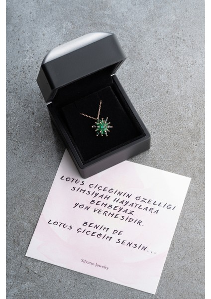925 Ayar Gümüş Işıklı Kutu Zümrüt Yeşil Taşlı Lotus Kolye