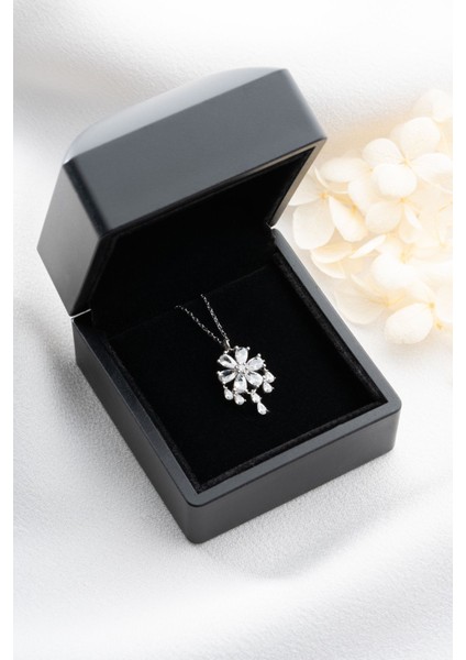 925 Ayar Gümüş Işıklı Kutuda Lotus Çiçeği Kolye