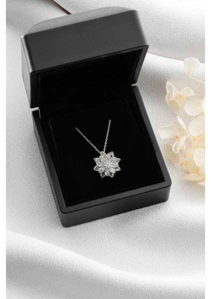 925 Ayar Gümüş Işıklı Kutuda Lotus Çiçeği Kolye