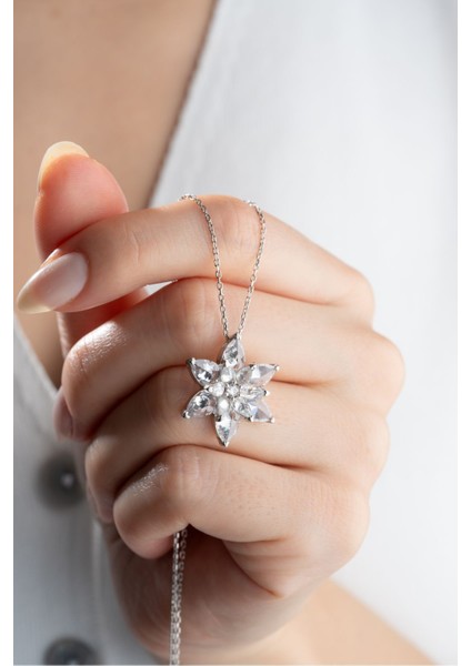 925 Ayar Gümüş Işıklı Kutuda Büyük Beyaz Lotus Çiçeği Kolye fiyatları